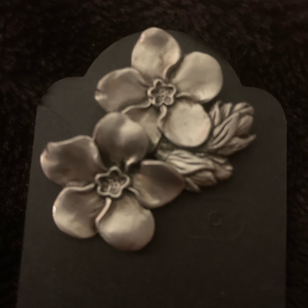 Seagull Pin of Two Flowers